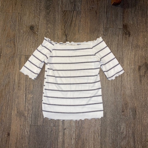 Caution to the Wind small ladies top - Picture 1 of 4